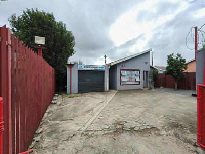 House For Sale in Mthatha Central, Mthatha