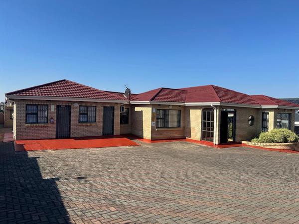Guest House For Sale in Southernwood, Mthatha