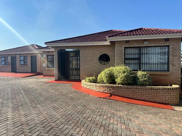 Guest House For Rent in Southernwood, Mthatha